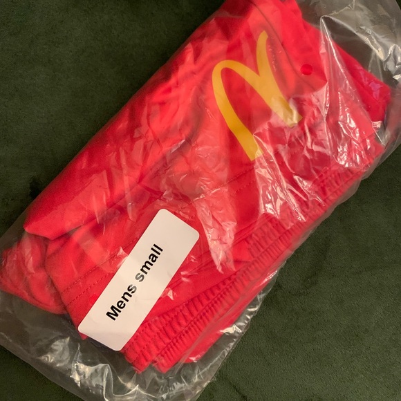 McDonald’s Red Men's Athletic Shorts XL or Small Golden Arches Pockets  RARE NEW - Picture 3 of 3